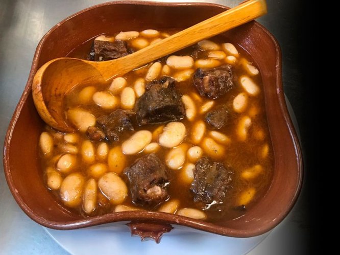 Alubias con rabo de toro del Restaurante Entrepeñas